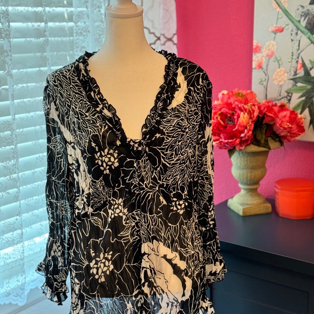 black floral vintage v-neck blouse